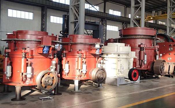 內(nèi)蒙古圓錐破碎機(jī)現(xiàn)場(chǎng)視頻圖片