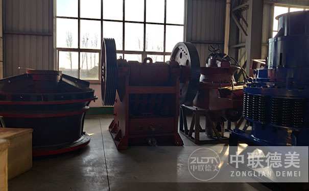 液壓對輥破碎機(jī)哪個牌子好？