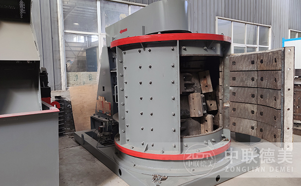 立軸數(shù)控破碎機