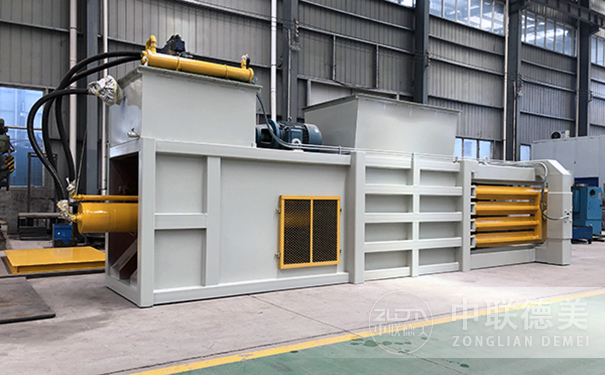 專業(yè)礦泉水瓶打包機